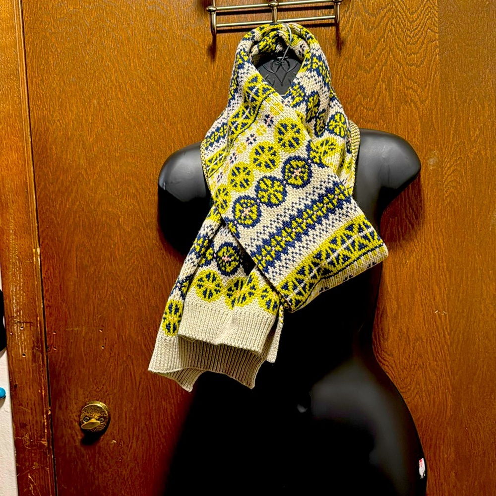 Nice Madison 88 scarf